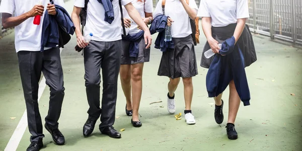 Різноманітні студенти в шкільній формі — стокове фото