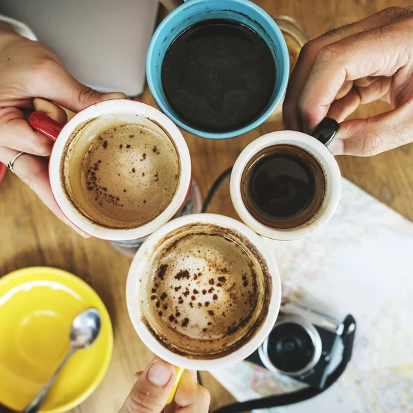 Pessoas bebendo café — Fotografia de Stock