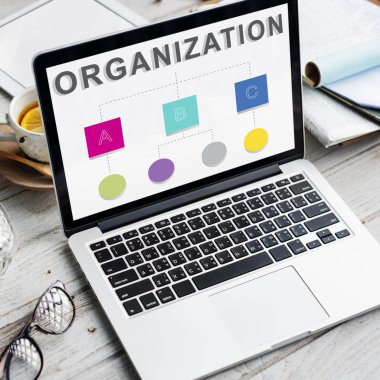 Tablo kavramı üstünde laptop  