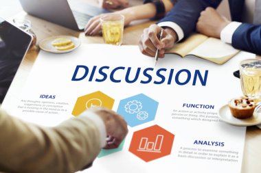 toplantıda çeşitli insanlar