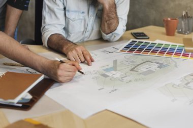 projede çalışan mimarlar 