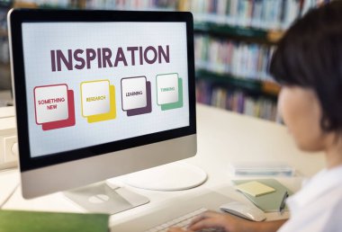 bilgisayarla çalışma öğrenci kız