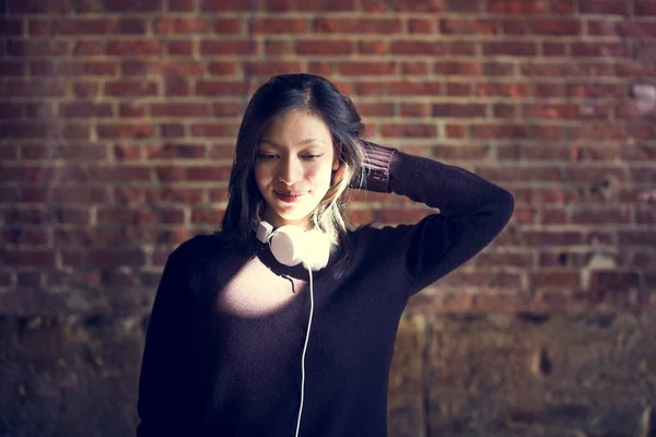 Beautiful woman with headphones — Stock Photo, Image