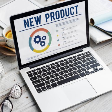 Tablo kavramı üstünde laptop  