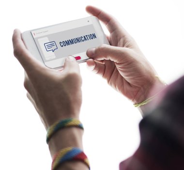 insan elinden tutarak cep telefonu