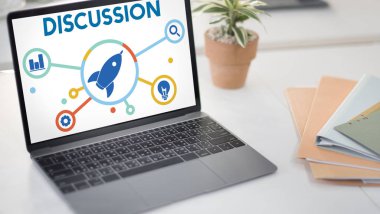 Tablo kavramı üstünde laptop  