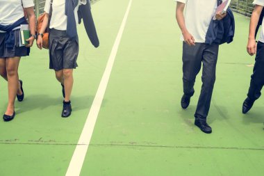 Öğrenciler bacaklar ve bilgi kavramı