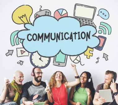 insanlar oturur koltukta cihazlar ile 