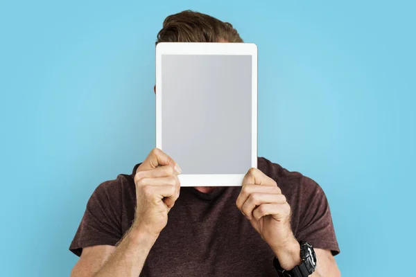 Person anläggning digital tablet — Stockfoto