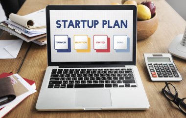 Tablo kavramı üstünde laptop  