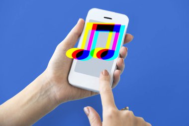 akıllı telefon elinde 