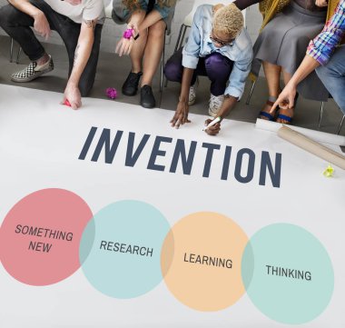 Kattaki insanlar çizim afiş