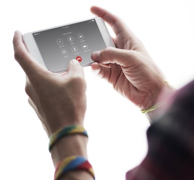 insan elinden tutarak cep telefonu