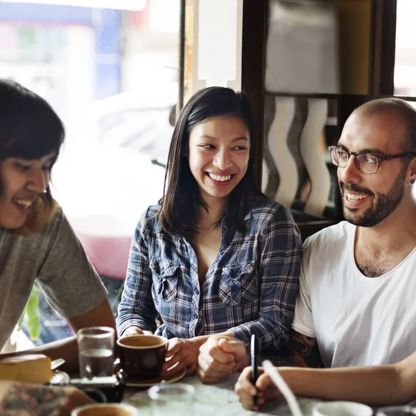 Les gens qui boivent du café — Photo