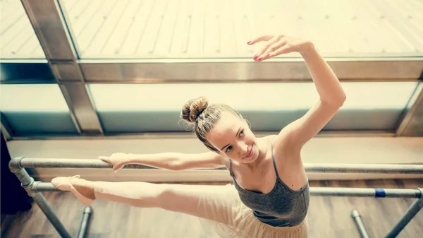 Ballerina Practice in Ballet School — Stock Photo, Image