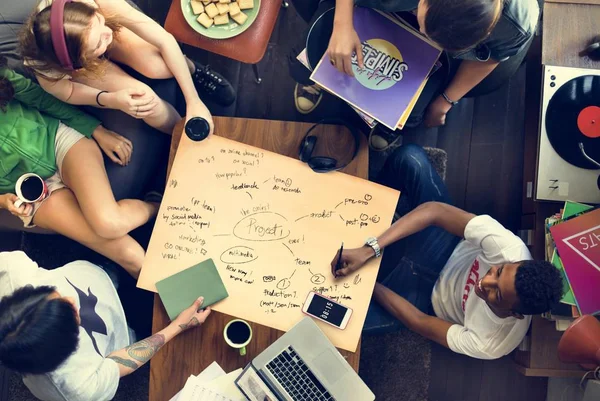 Grupo de Pessoas Fazendo Projeto — Fotografia de Stock