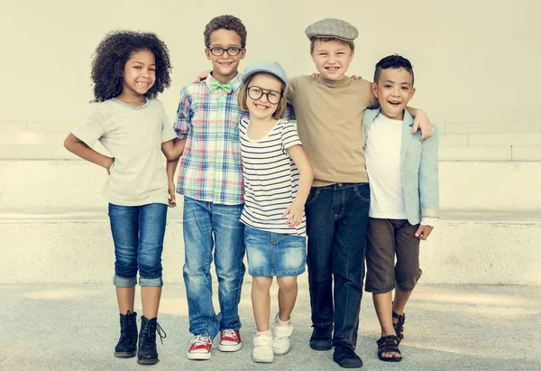 Neşeli çocuk sahibi eğlenceli