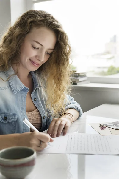 belgede yazılı kadın