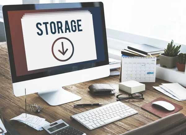 bilgisayarın monitör masada