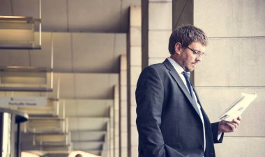 işadamı okuma gazete