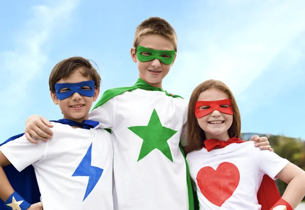 Děti v kostýmech superhrdinové — Stock fotografie