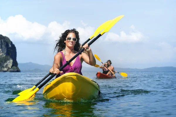 İnsanlar Deniz kanosu — Stok fotoğraf