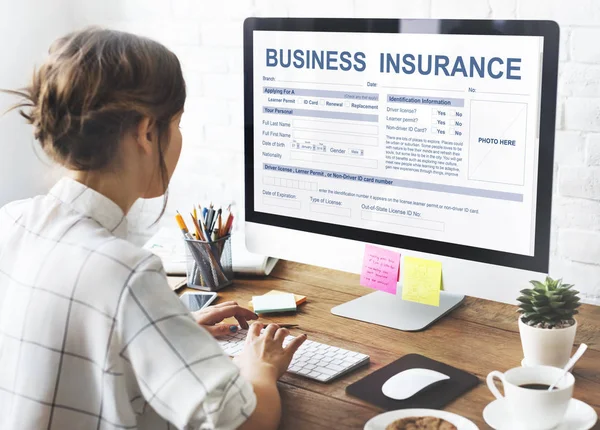 Woman working with computer — Stock Photo, Image