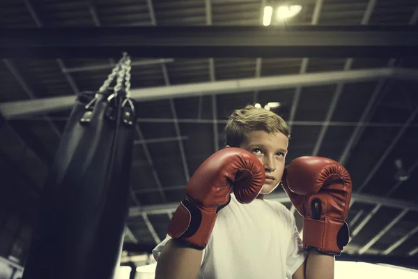 Exercício de Boxe para Menino — Fotografia de Stock