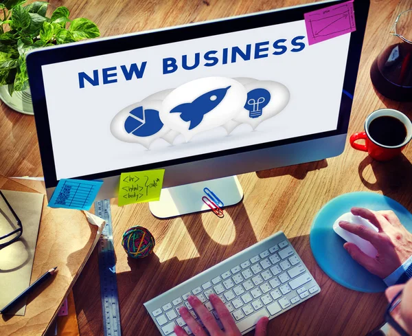 Businessman working on computer — Stock Photo, Image