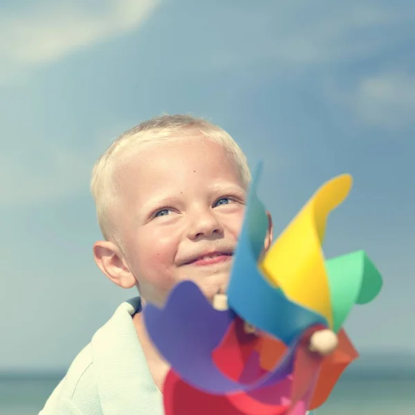 Child playing on the beach — Stock Photo, Image