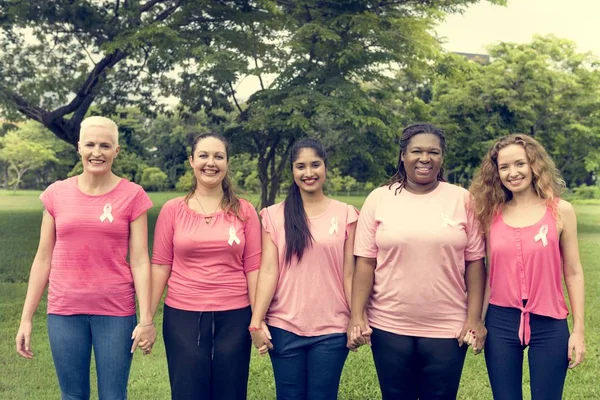 Vrouwen ondersteuning van borstkanker — Stockfoto