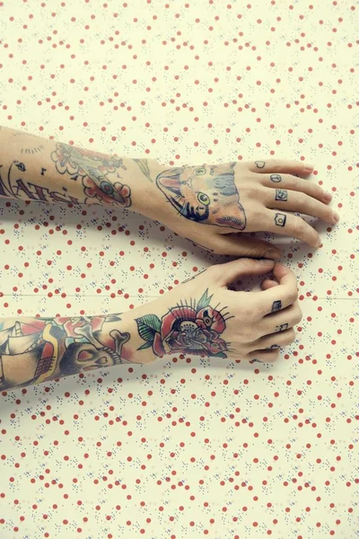 Woman's hands in tattoos — Stock Photo, Image