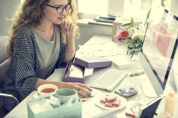 Compras Conceito de Internet Online Comercial — Fotografia de Stock