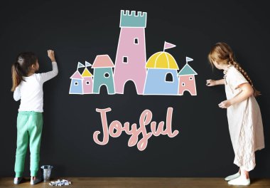 Yazı tahtası üzerinde çizim çocuklar