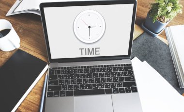 Tablo kavramı üstünde laptop  