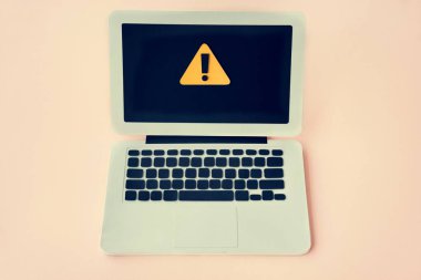 Tablo kavramı üstünde laptop  