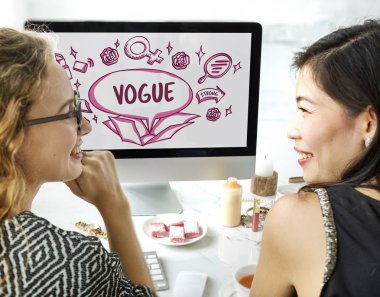 birlikte çalışan kadınlar