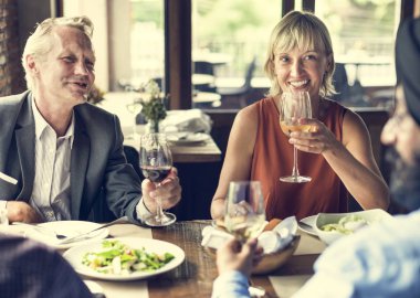 İş adamları yemek 