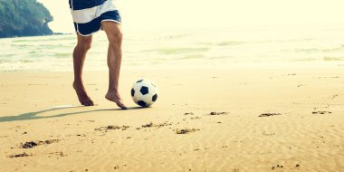 futbol oynayan adam 