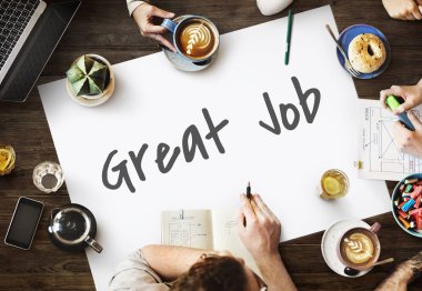 toplantıda çeşitli insanlar