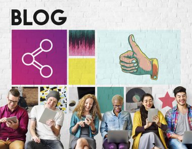 İnsanlar dijital araçları tarama  