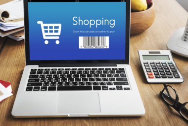 Tablo kavramı üstünde laptop  