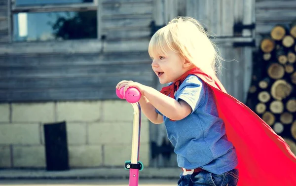 Superhéroe bebé niño — Foto de Stock