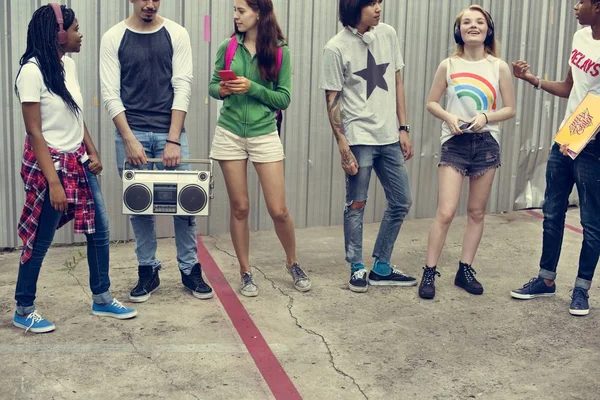 Adolescentes amigos sair — Fotografia de Stock