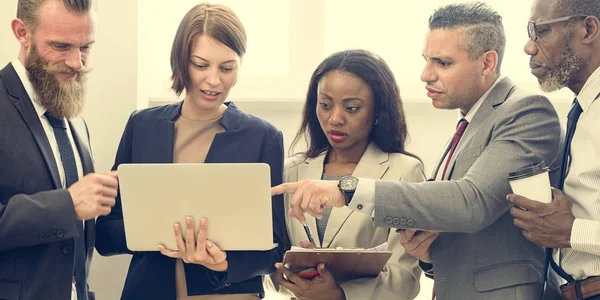 Business team che lavorano insieme — Foto Stock