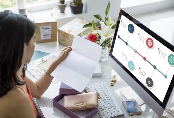 Woman holding document — Stock Photo, Image