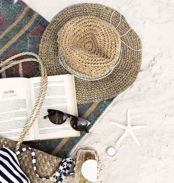 Beach chill with book — Stock Photo, Image