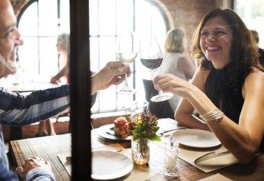 Romantik randevusu olan çift. 