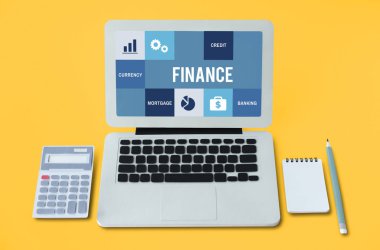 Tablo kavramı üstünde laptop  