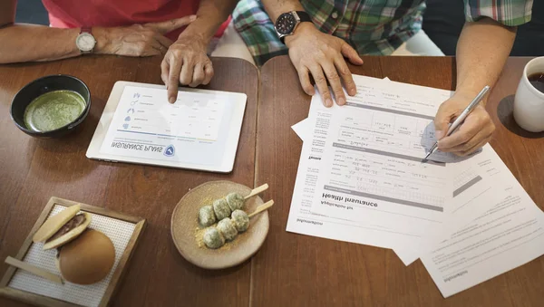 Asian Couple Filling Form — Stock Photo, Image